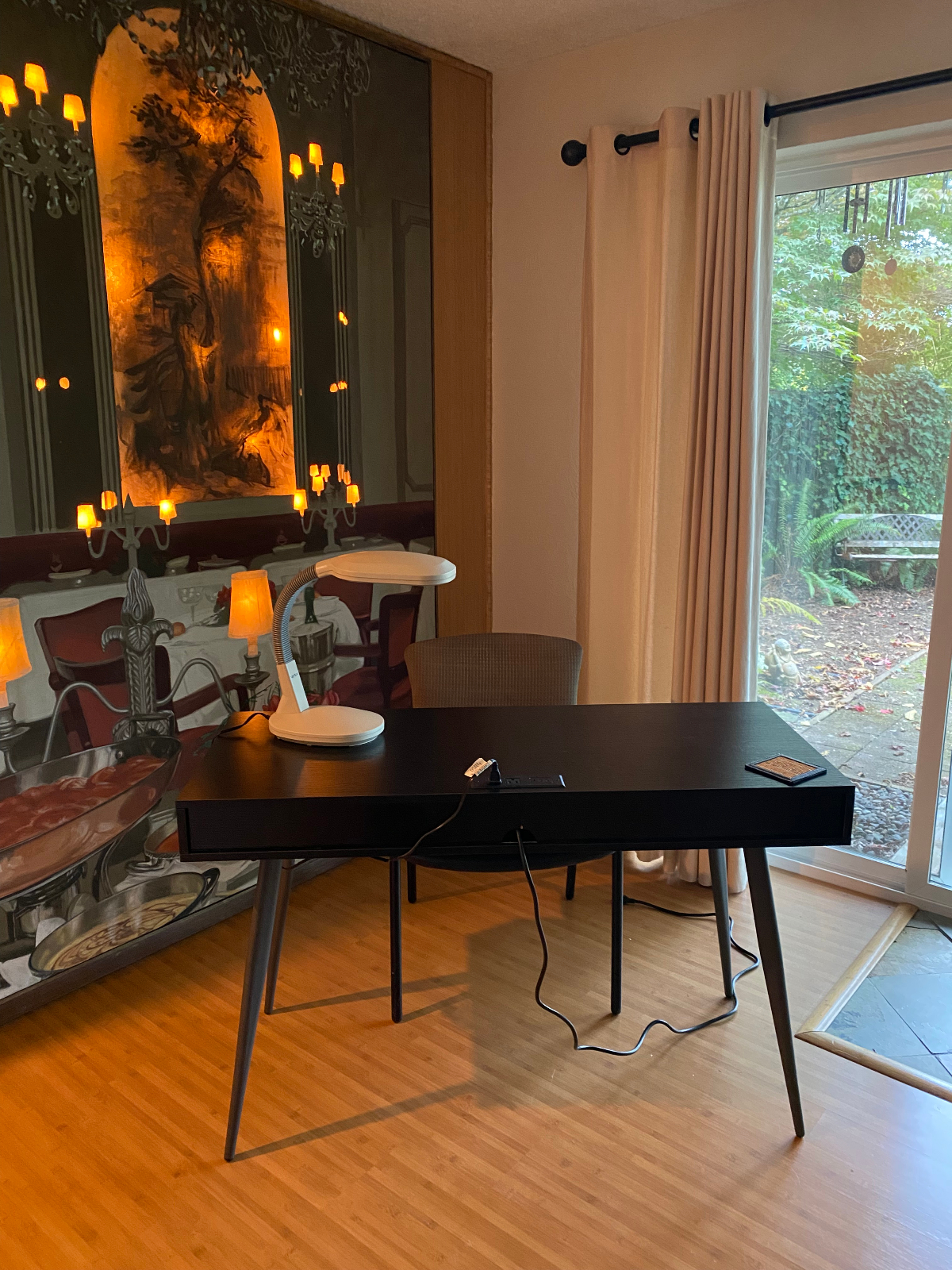 Centrally Located Quiet, Spacious, Beautifully Furnished Suite - Photo 6