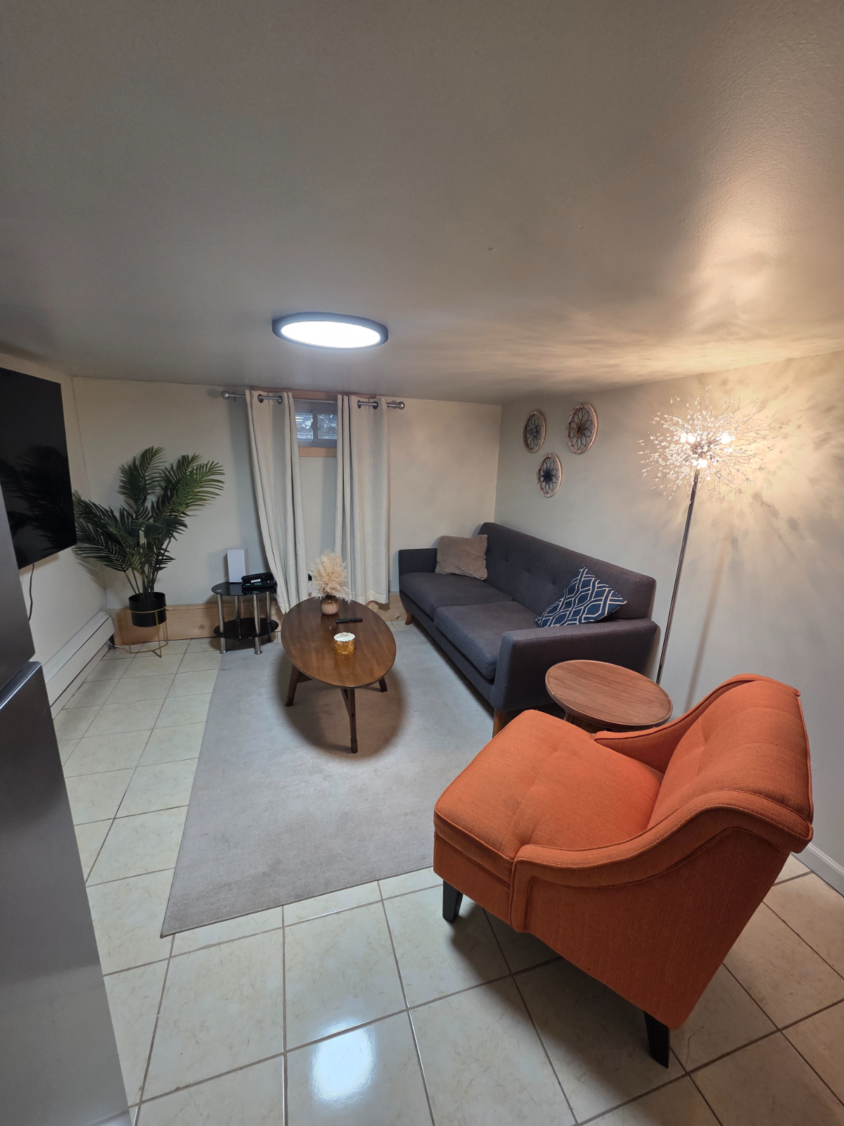 One Bedroom in Basement Suitable for Travel Pros and Mid Term rentals - Photo 9