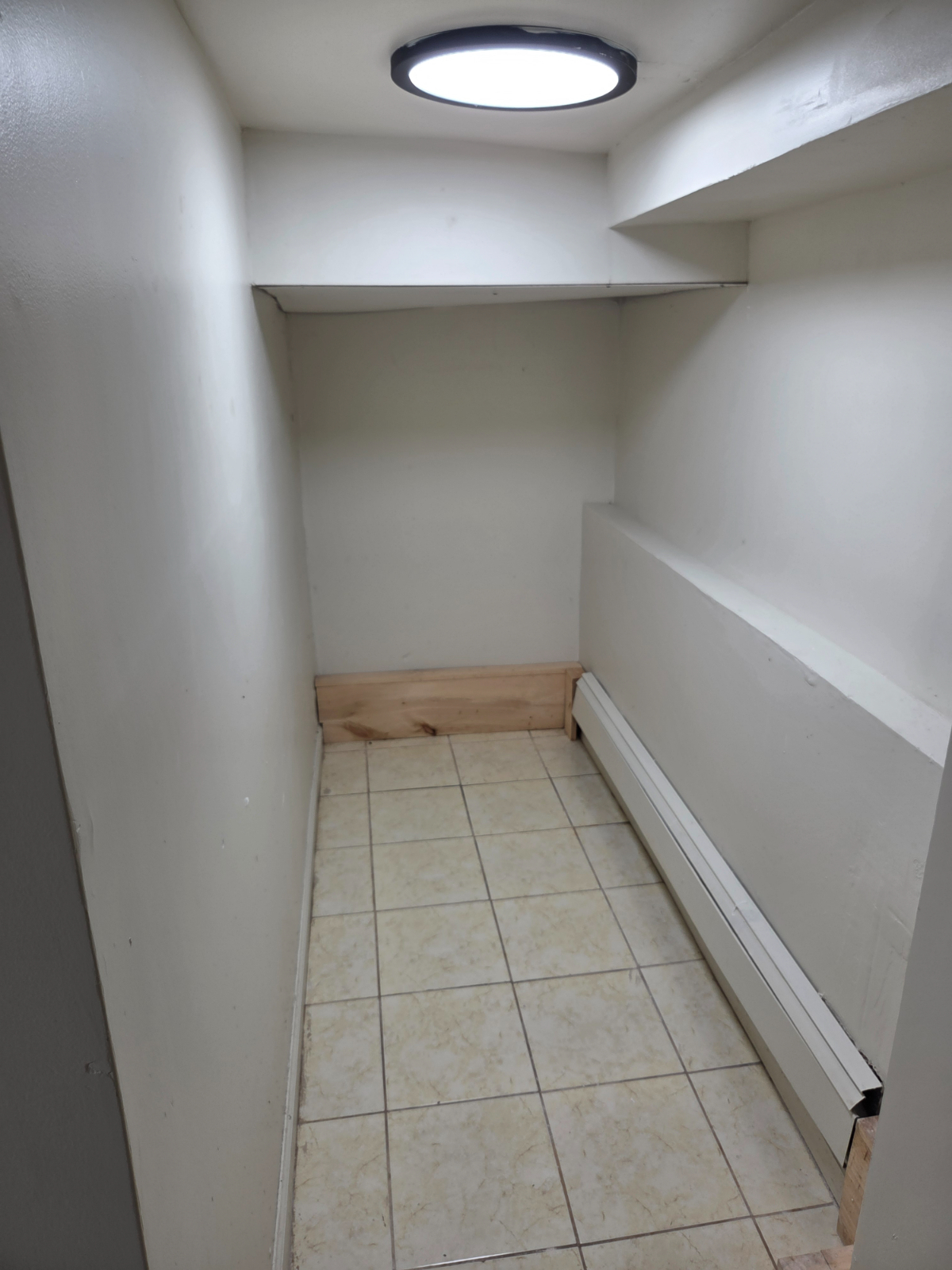 One Bedroom in Basement Suitable for Travel Pros and Mid Term rentals - Photo 7