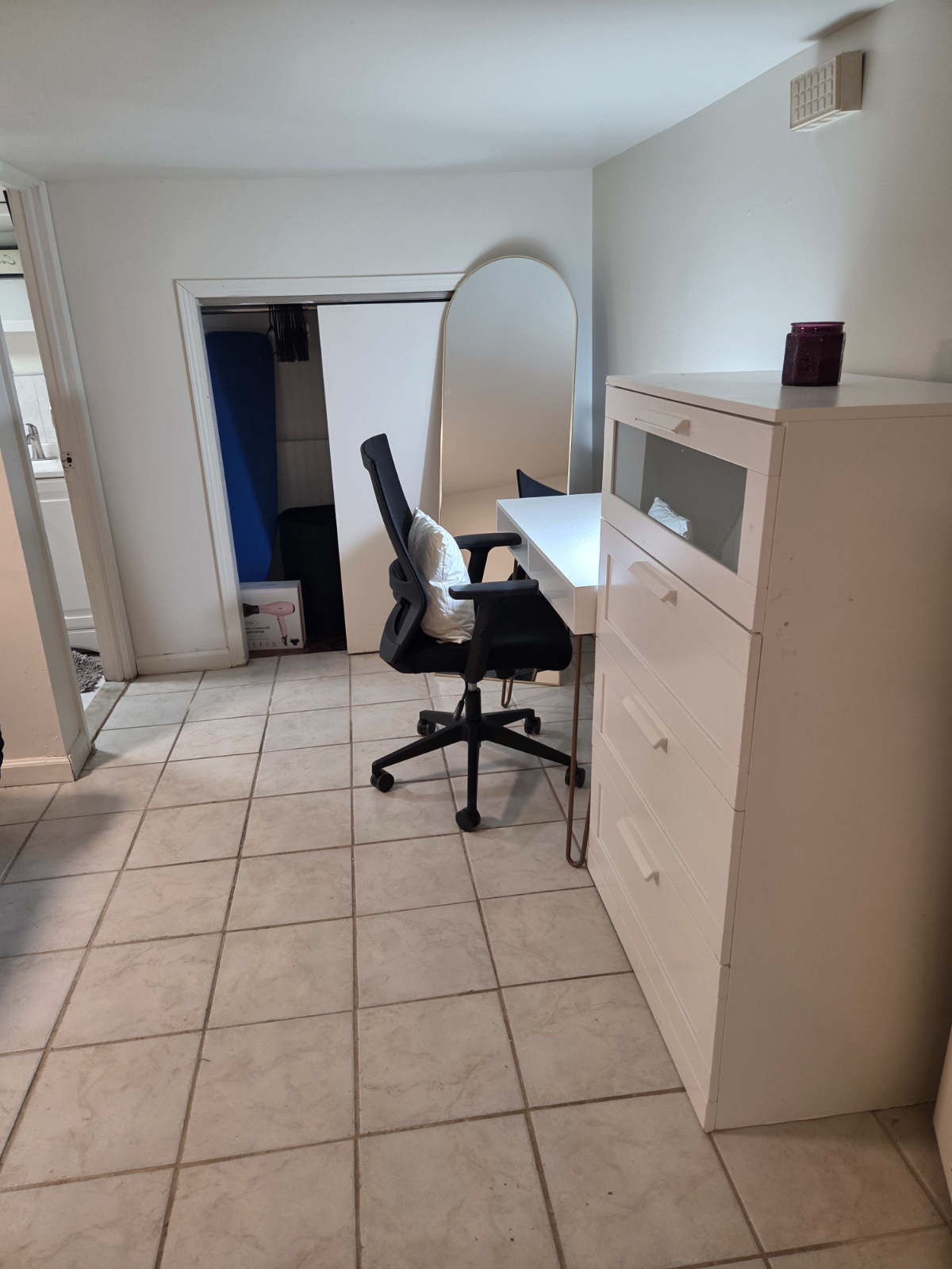 One Bedroom in Basement Suitable for Travel Pros and Mid Term rentals - Photo 12