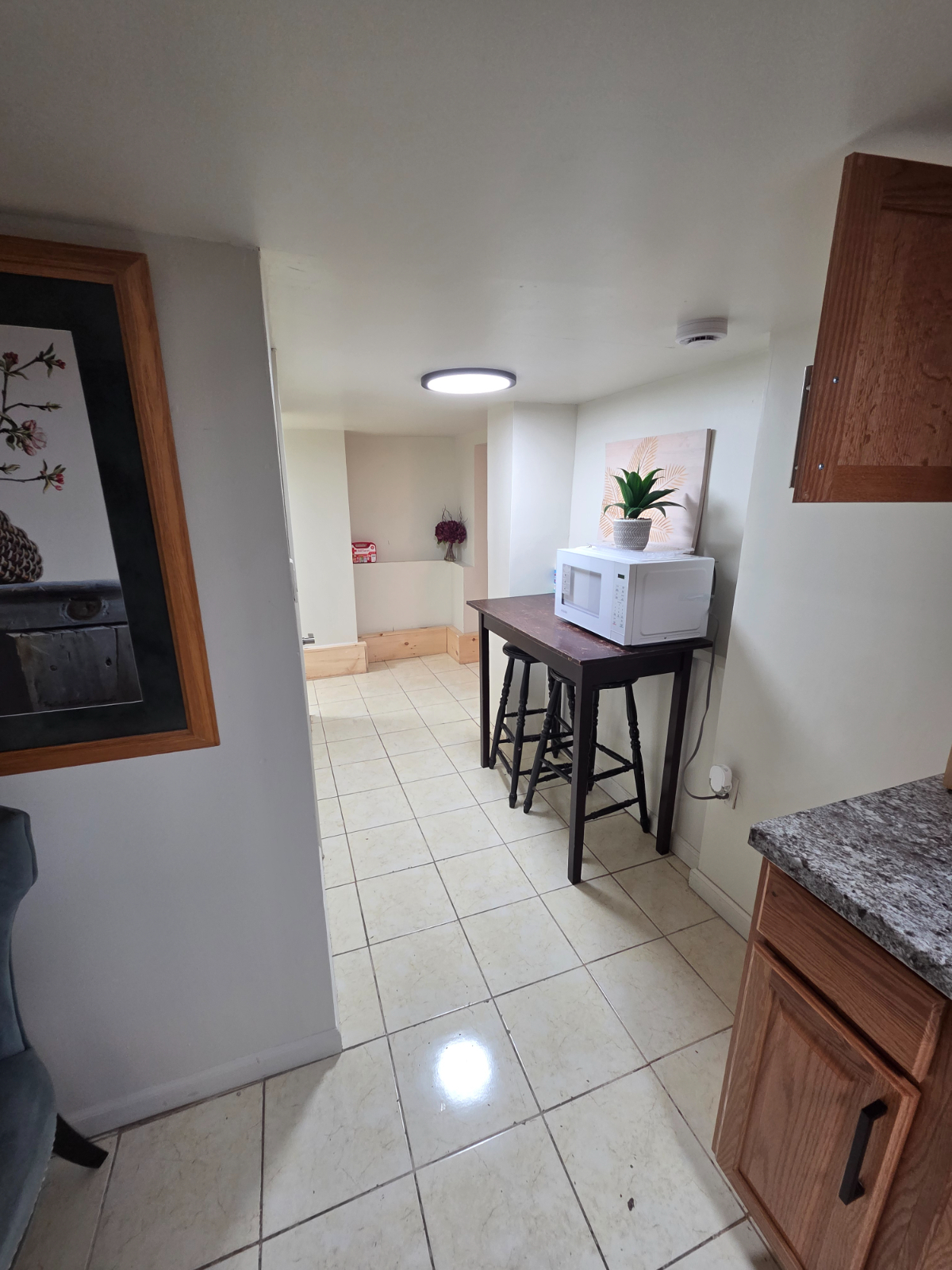 One Bedroom in Basement Suitable for Travel Pros and Mid Term rentals - Photo 6