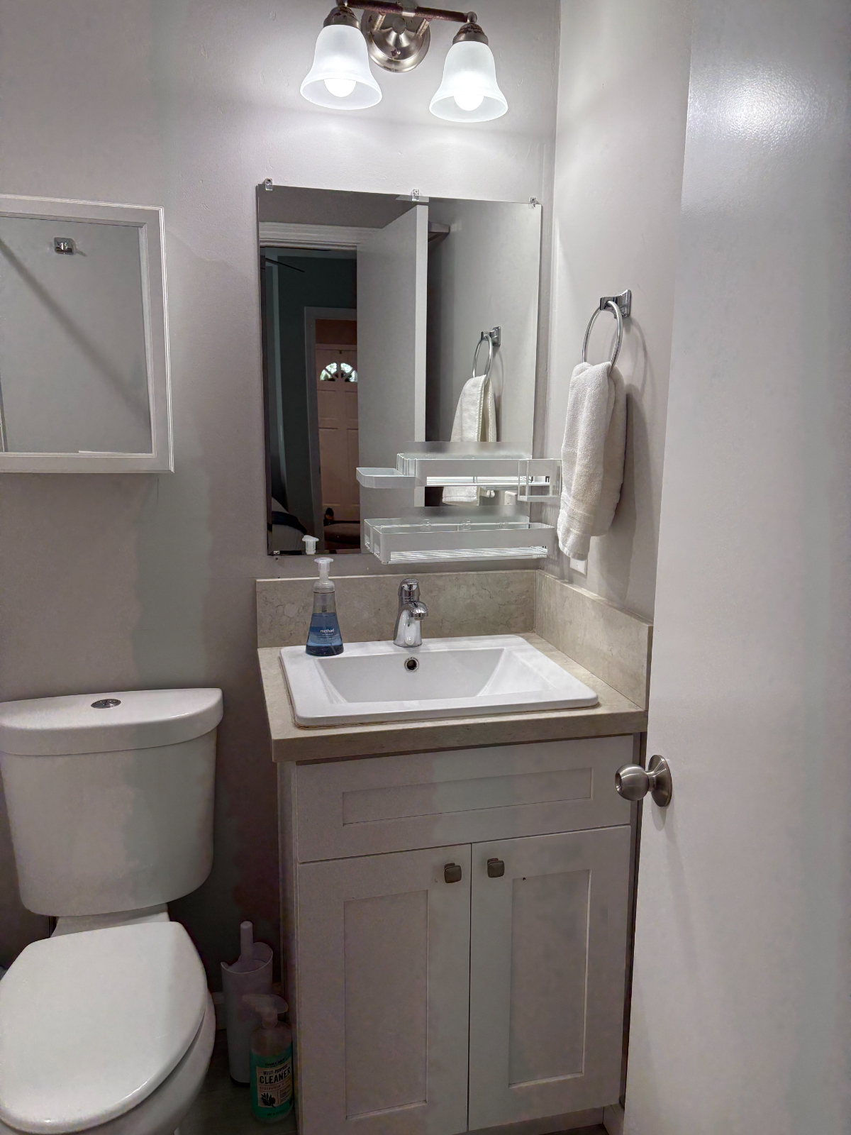 Charming 1 Bedroom Unit with Private Access, Patio and Laundry - Photo 4