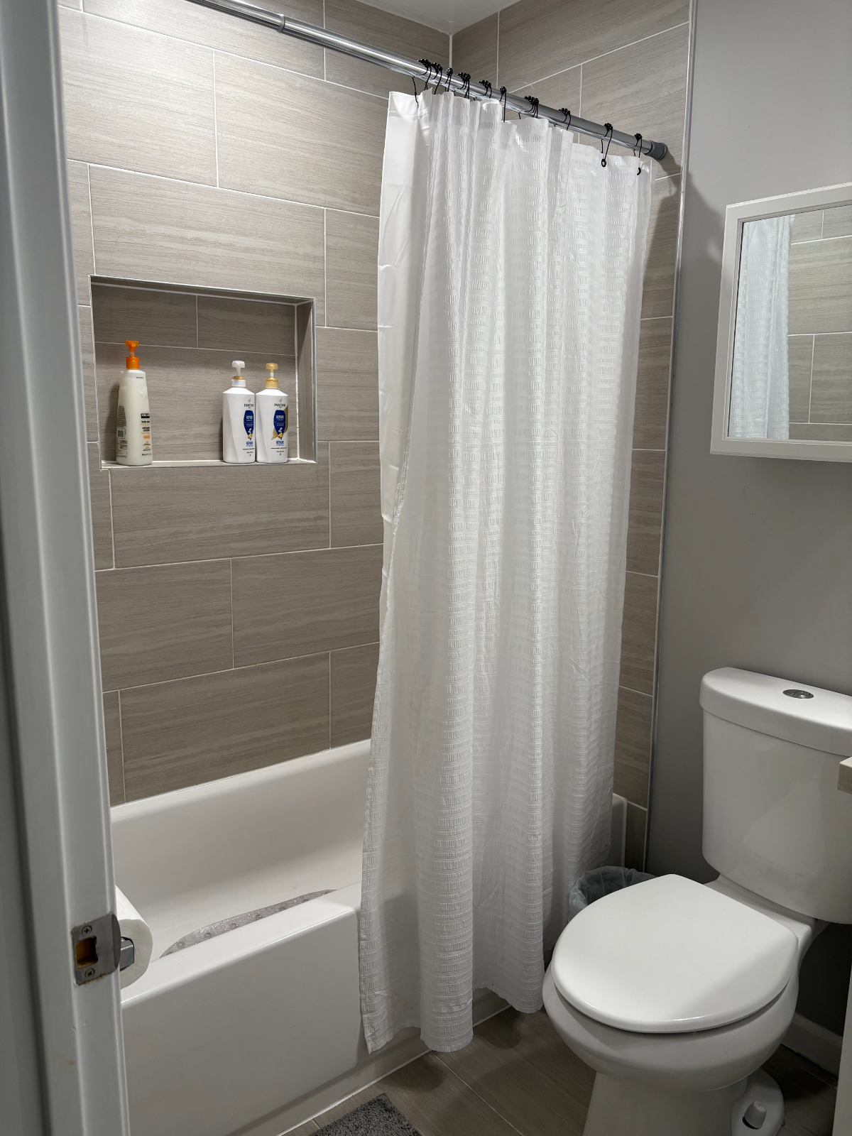 Charming 1 Bedroom Unit with Private Access, Patio and Laundry - Photo 5