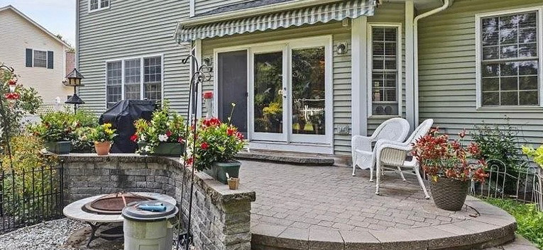 Stunning Colchester home nestled 10 minutes from the city - Photo 2