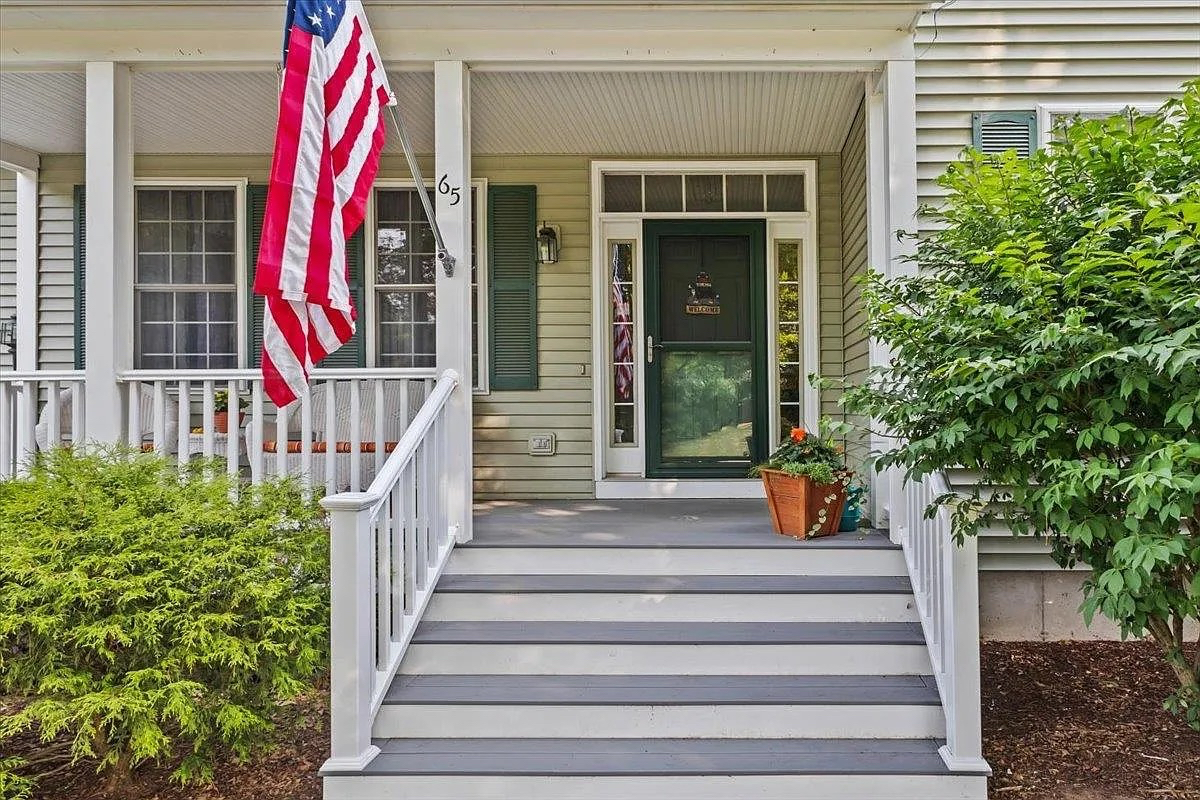 Stunning Colchester home nestled 10 minutes from the city - Photo 3