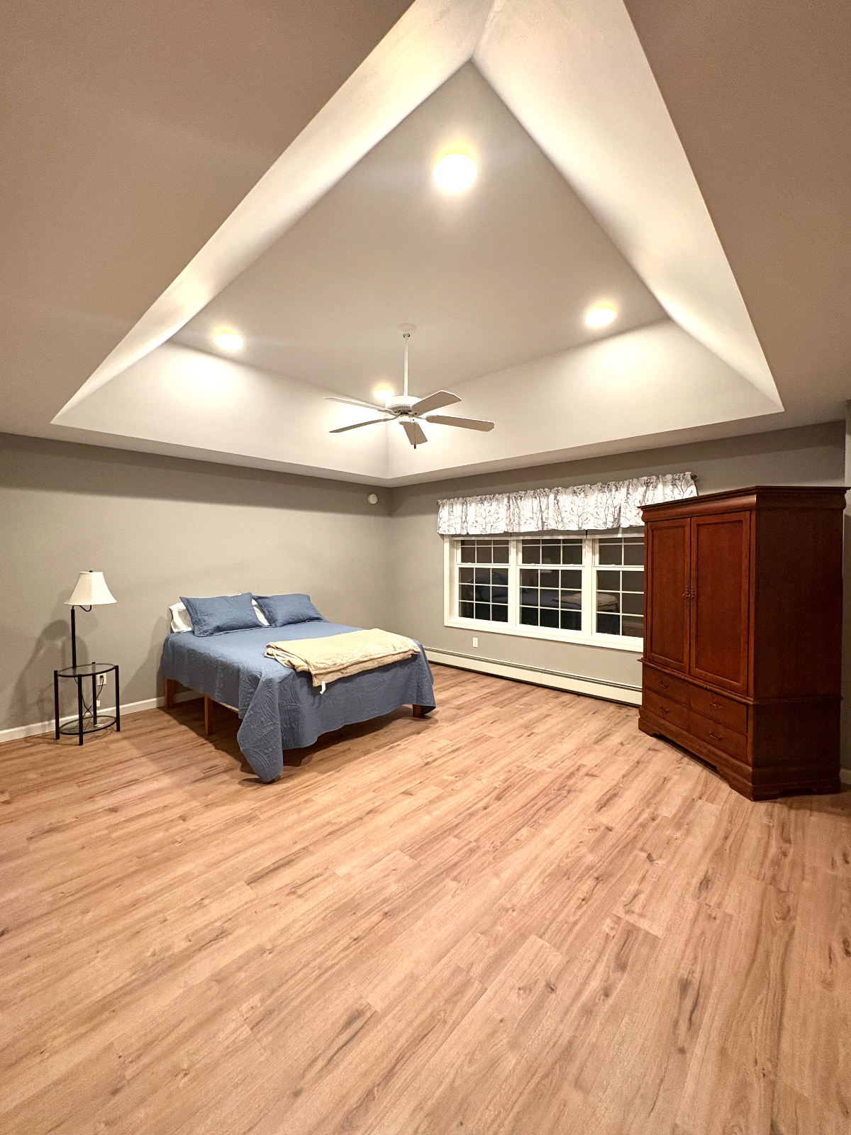 Stunning Colchester home nestled 10 minutes from the city - Photo 7