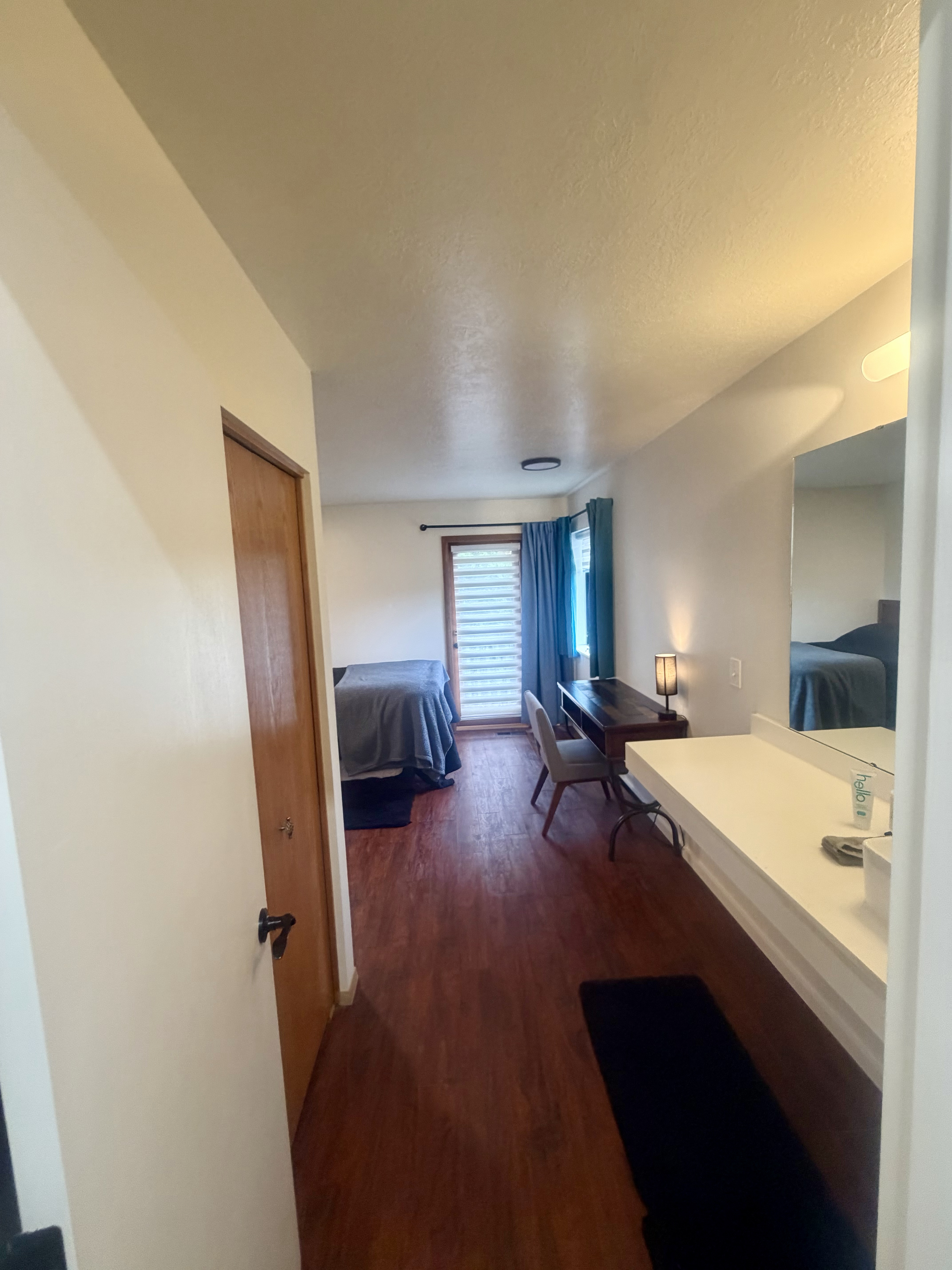 Private Single Bedroom Apartment Get A Way in the Woods- Exceptional Location Close to Hospitals - Photo 4