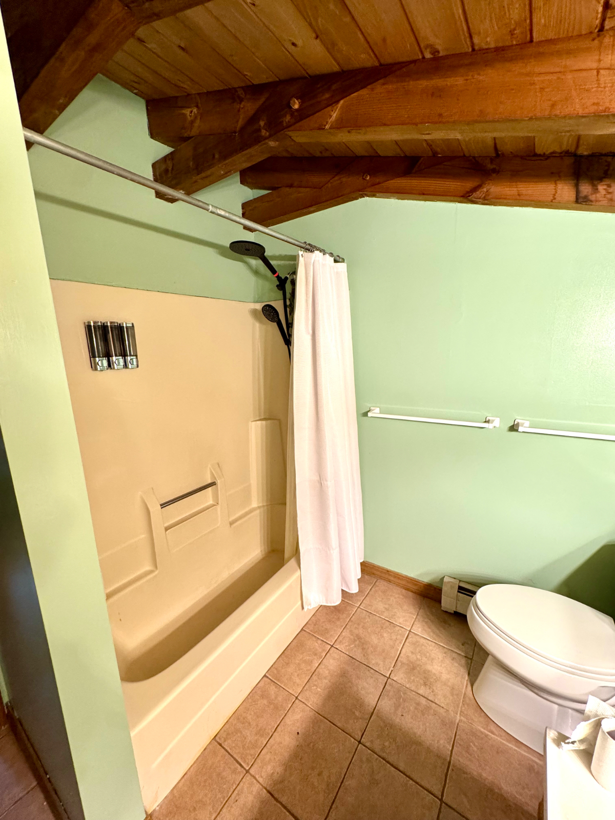 Room in a Cabin Home with Beautiful View - Photo 9