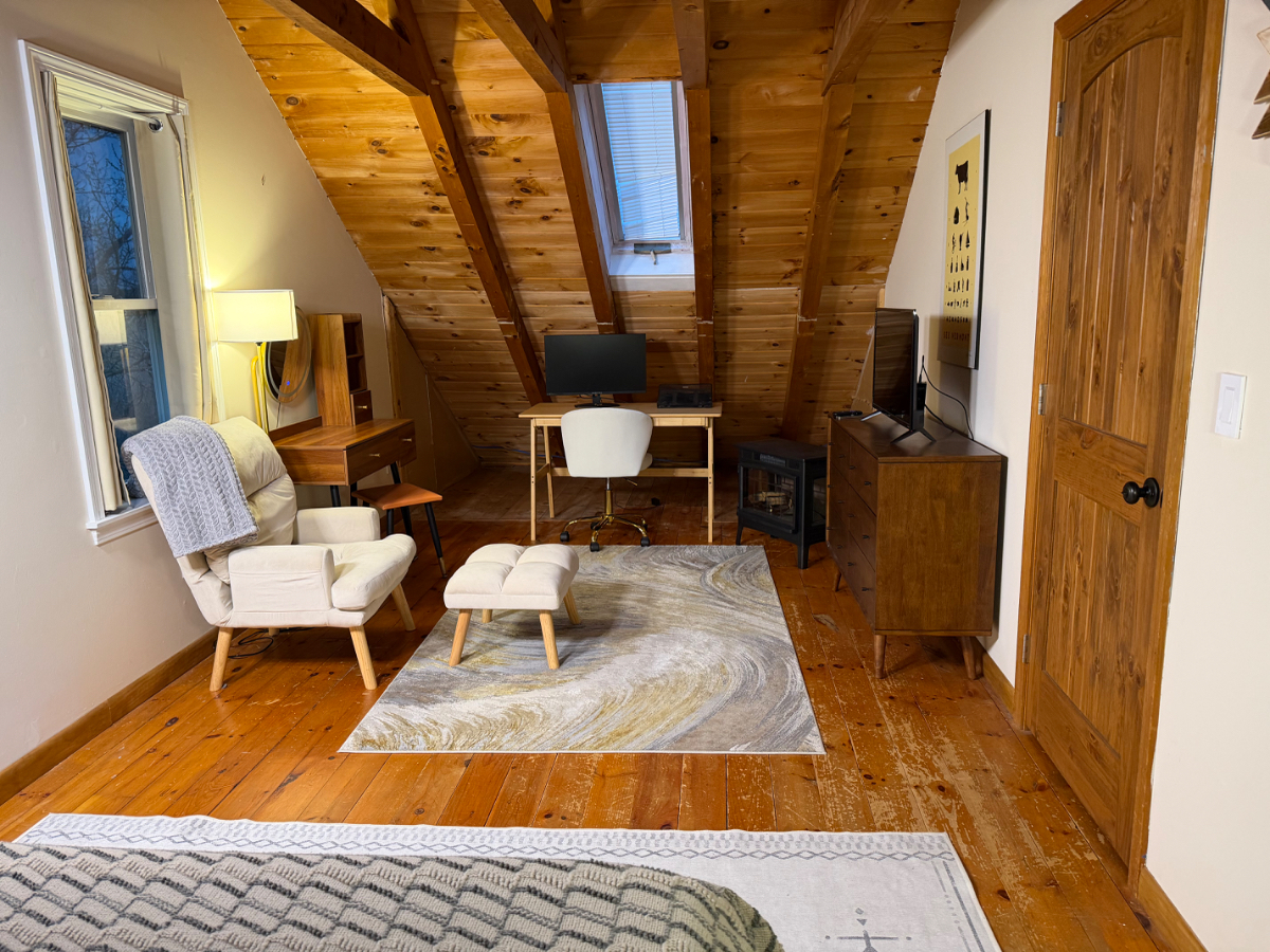 Room in a Cabin Home with Beautiful View - Photo 5