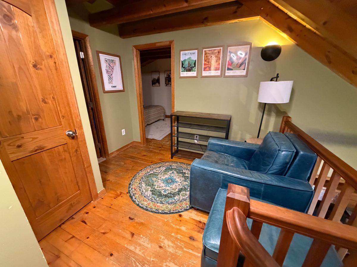 Room in a Cabin Home with Beautiful View - Photo 10