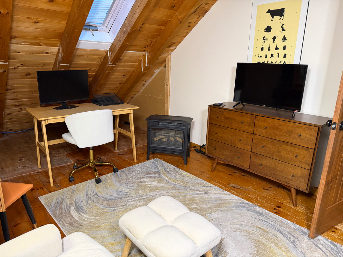 Room in a Cabin Home with Beautiful View - Photo 7