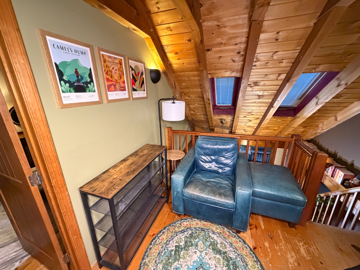 Room in a Cabin Home with Beautiful View - Photo 11