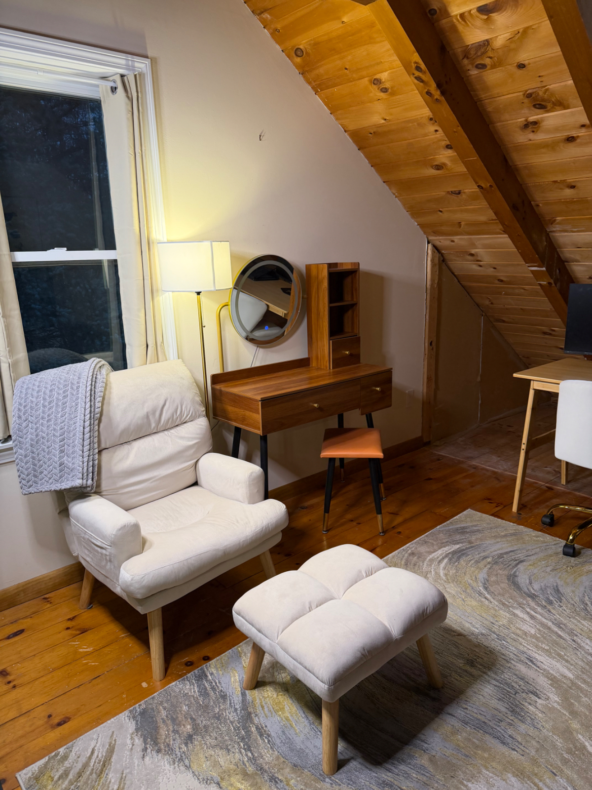 Room in a Cabin Home with Beautiful View - Photo 6