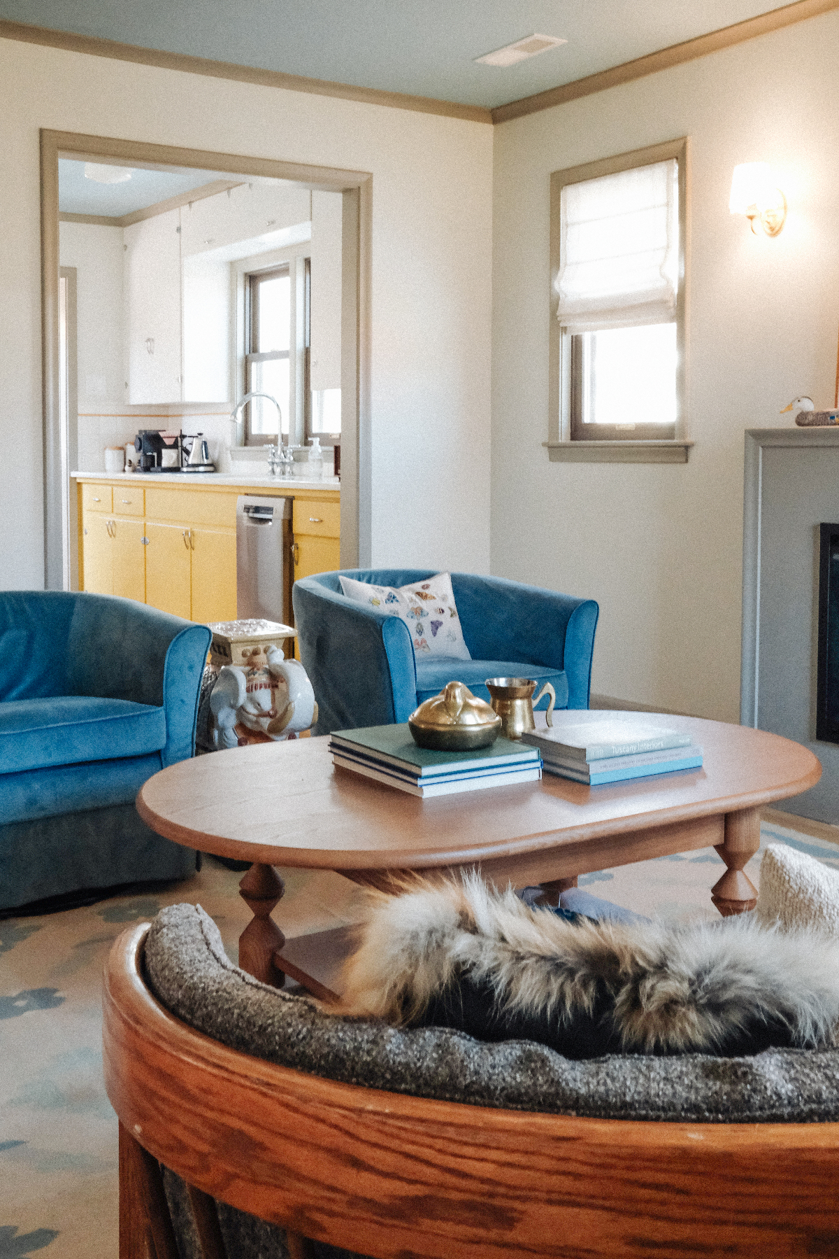 Vintage designer, cozy cottage w/ heated floors & electric fireplace - Photo 9