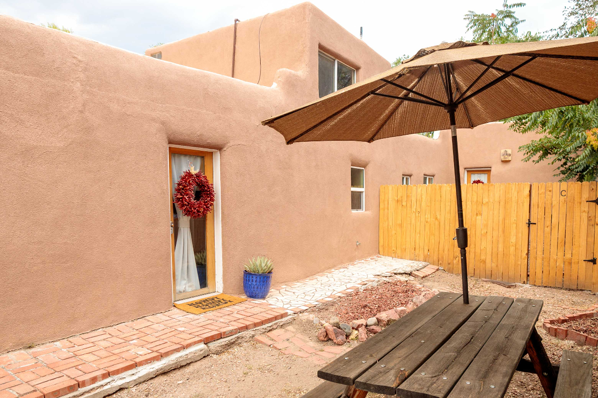 Historic Adobe House Apartment B - Photo 10
