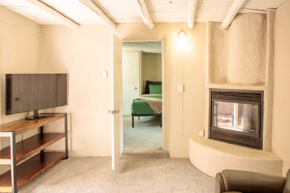 Historic Adobe House Apartment B - Photo 2