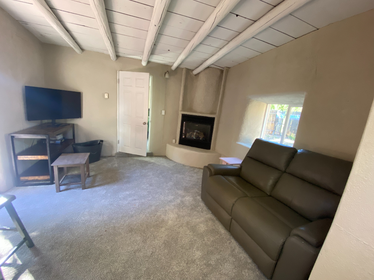 Historic Adobe House Apartment B - Photo 9