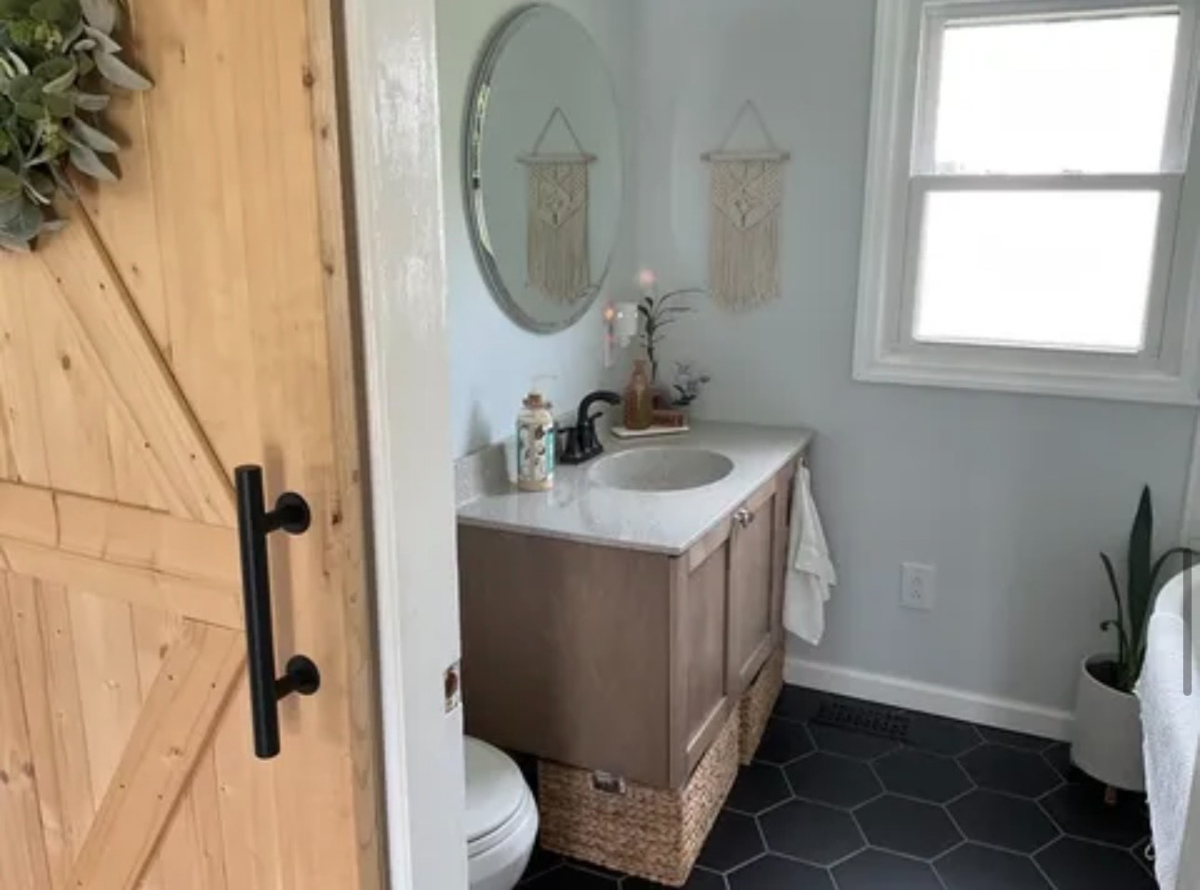 Beautifully Remodeled 2BR 2BA Home  Fully Furnished, Pet Friendly, and Perfect for Travelers - Photo 6