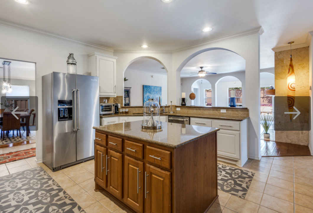 House with  4 rooms 3 whole bathrooms, outside jacuzzi and pool community, walking distance elementa - Photo 3