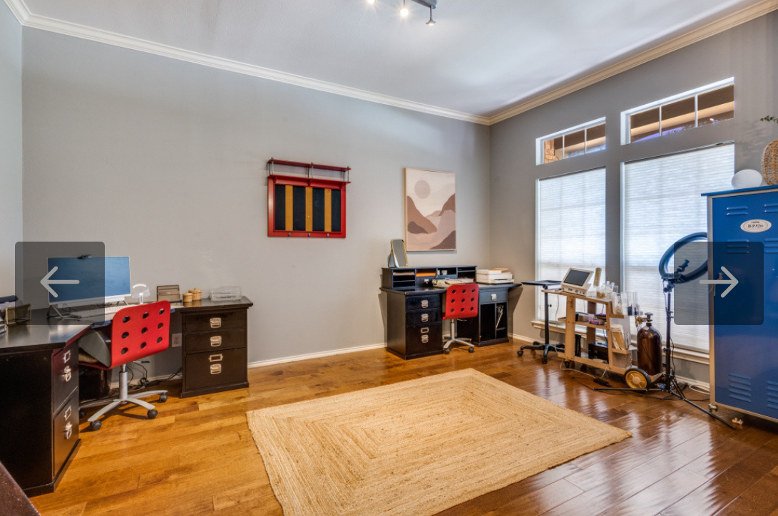 House with  4 rooms 3 whole bathrooms, outside jacuzzi and pool community, walking distance elementa - Photo 4