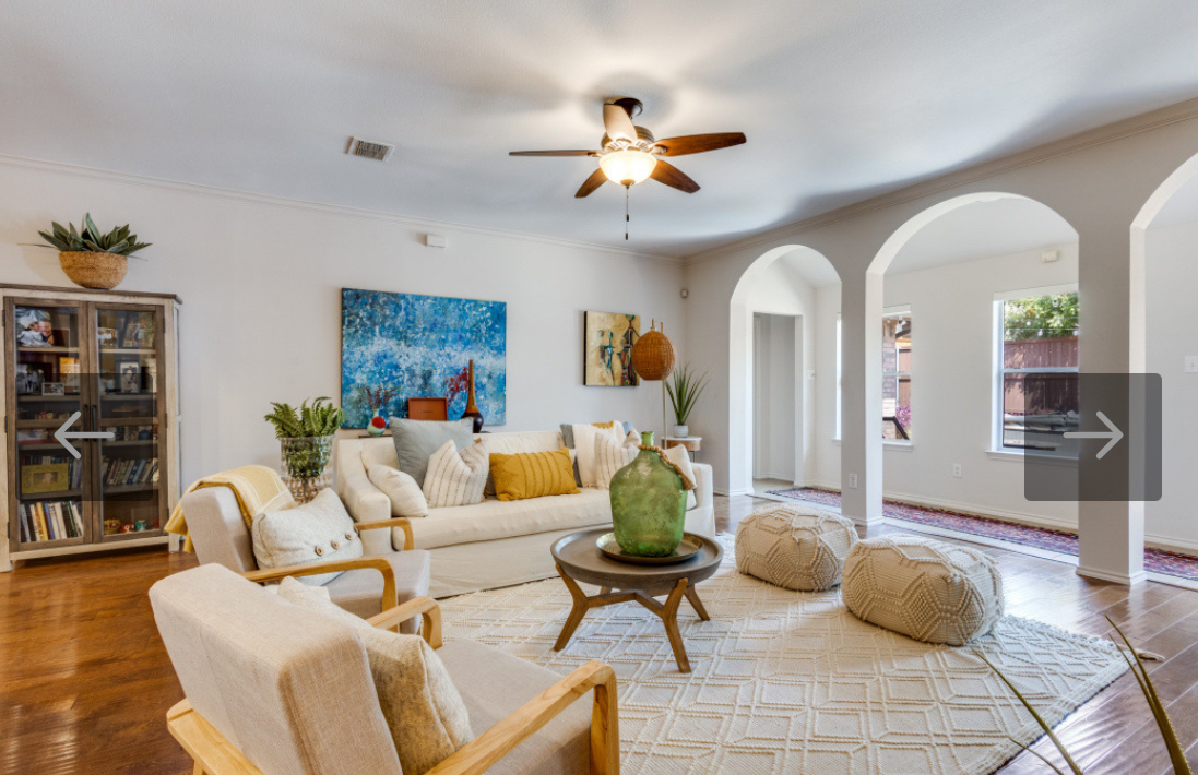 House with  4 rooms 3 whole bathrooms, outside jacuzzi and pool community, walking distance elementa - Photo 6