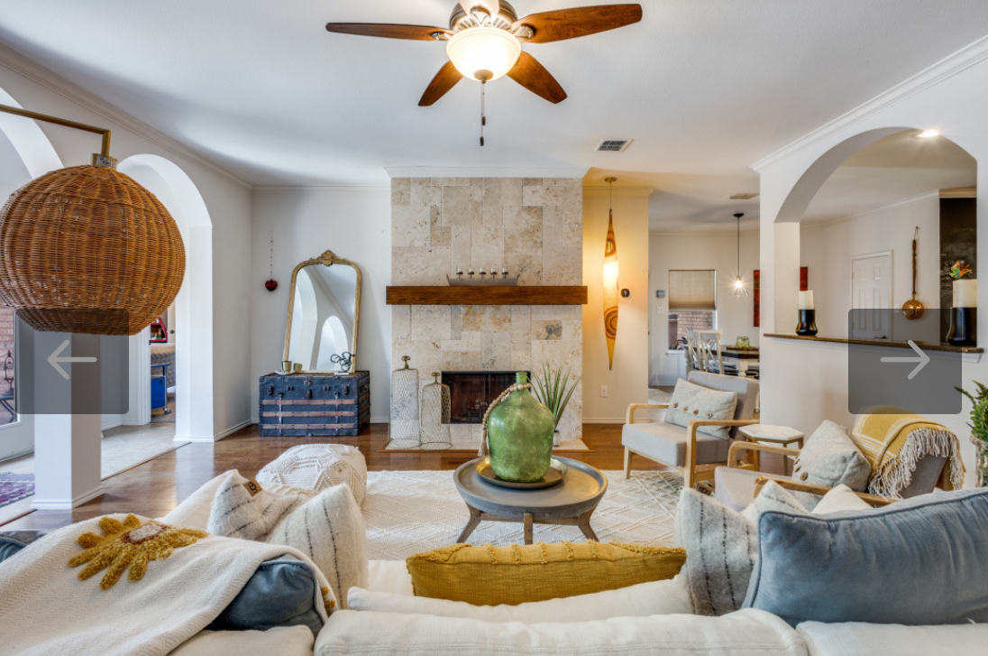 House with  4 rooms 3 whole bathrooms, outside jacuzzi and pool community, walking distance elementa - Photo 8