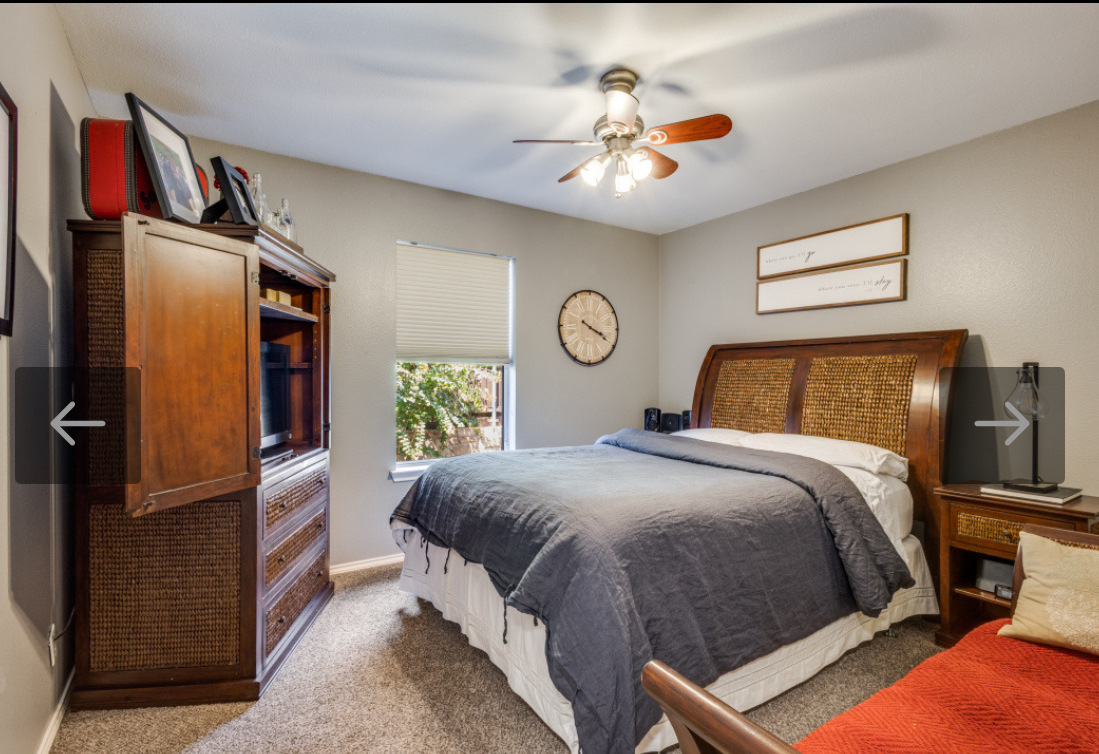 House with  4 rooms 3 whole bathrooms, outside jacuzzi and pool community, walking distance elementa - Photo 9