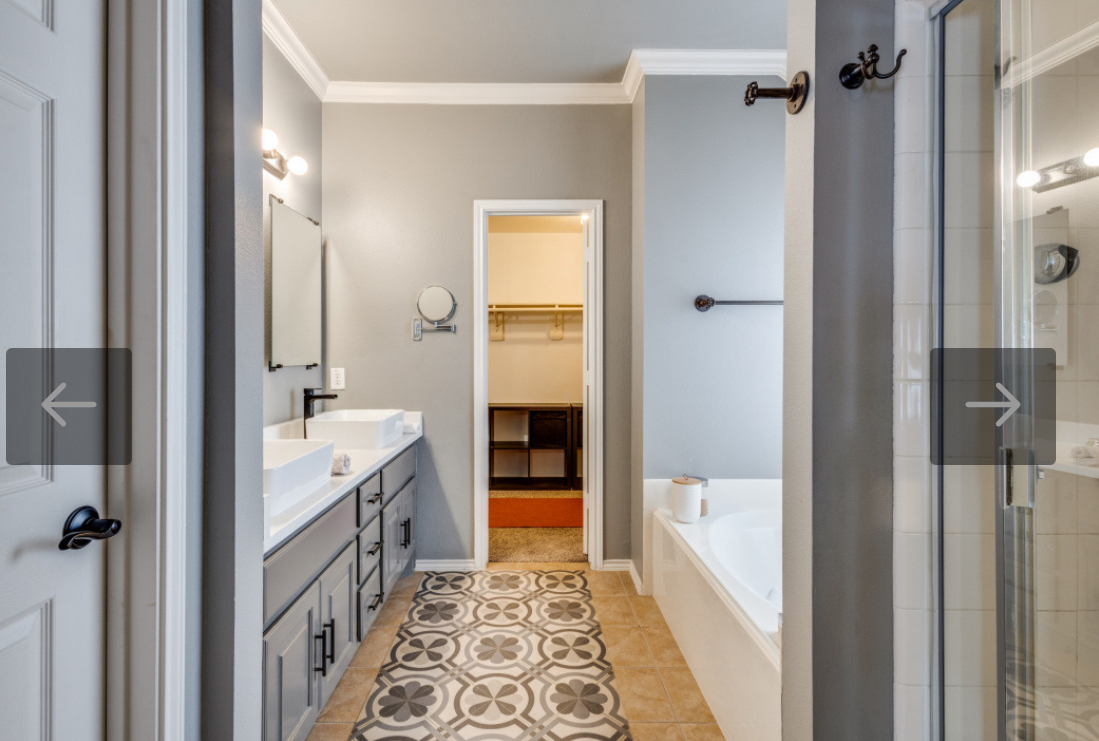 House with  4 rooms 3 whole bathrooms, outside jacuzzi and pool community, walking distance elementa - Photo 11