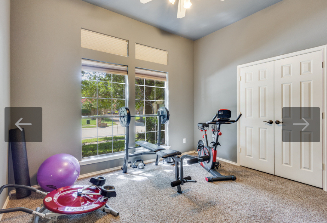 House with  4 rooms 3 whole bathrooms, outside jacuzzi and pool community, walking distance elementa - Photo 12