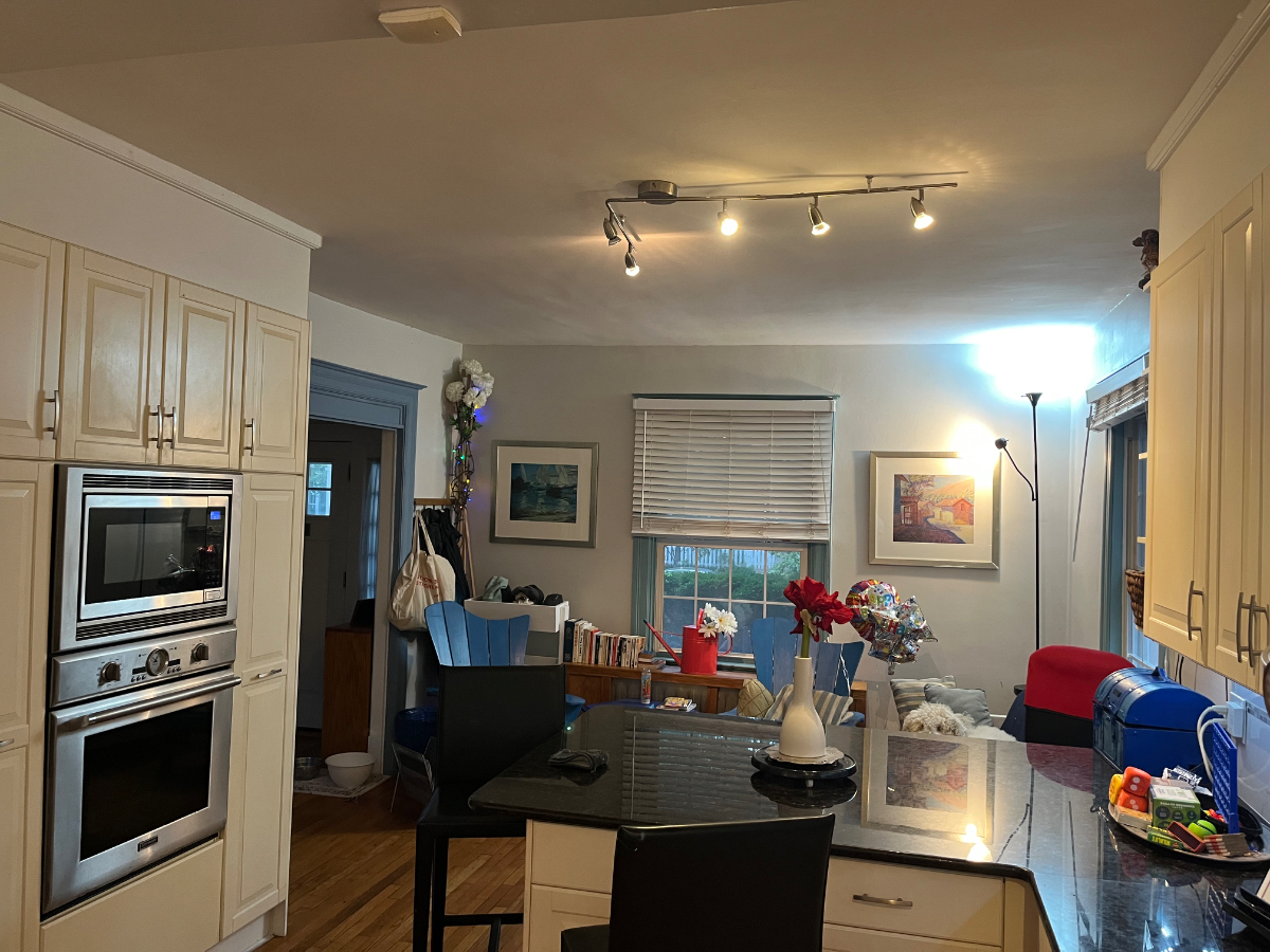Fantastic (6BR, 5bath, fireplace, HUGE yard, parking), 2 rooms (w bath) for rent near hospitals & R - Photo 1