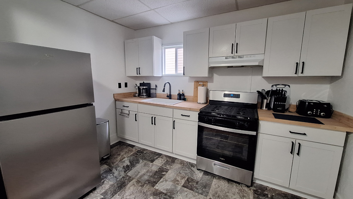 3BR Apartment close to Downtown, SUNY & Lake Ontario | Under 20 minutes to Novelis & Nine Mile, 30 M - Photo 5