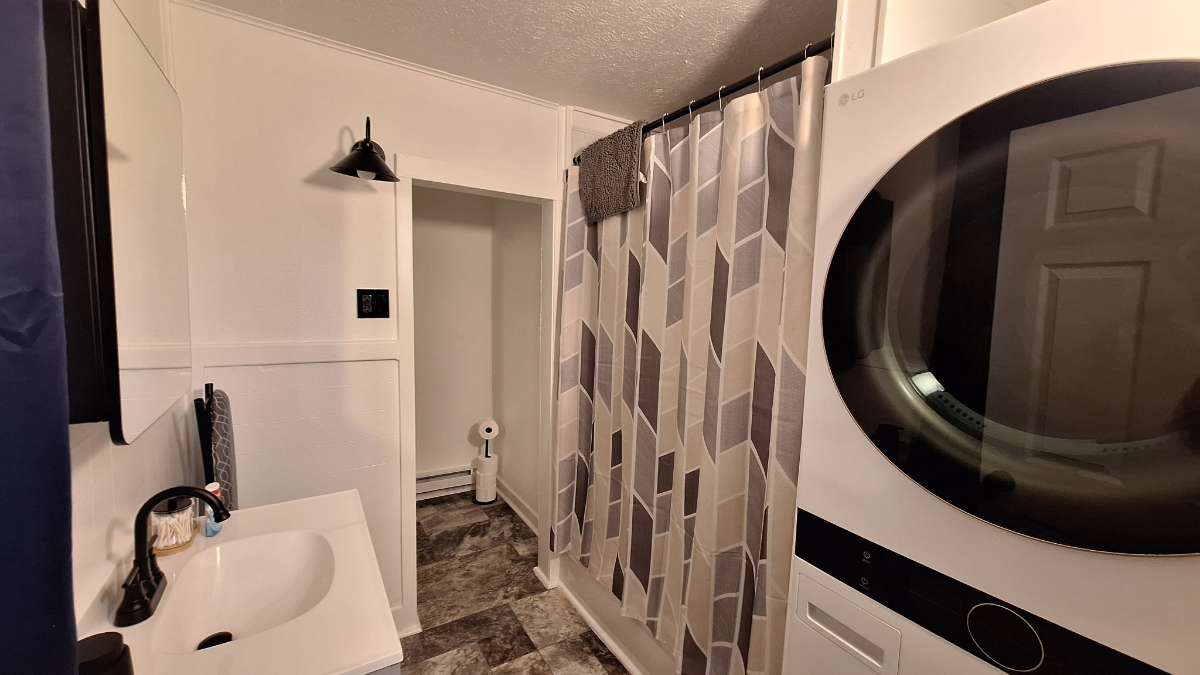 3BR Apartment close to Downtown, SUNY & Lake Ontario | Under 20 minutes to Novelis & Nine Mile, 30 M - Photo 6