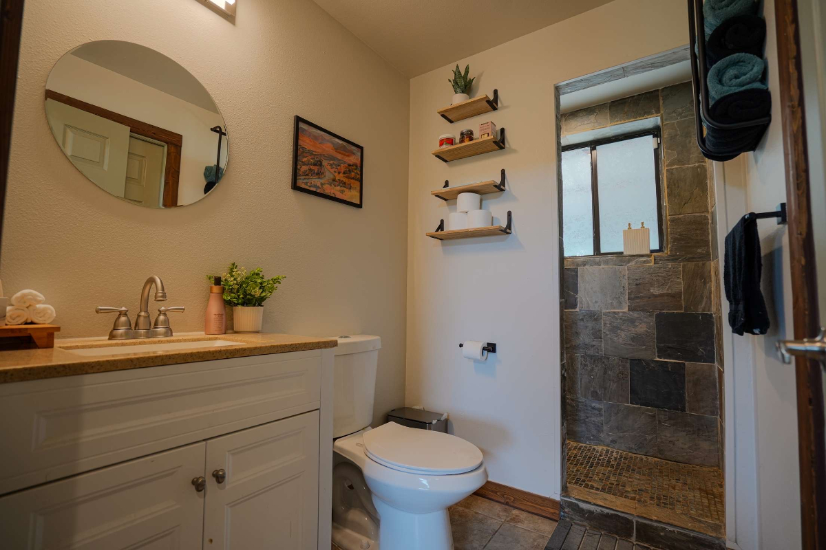 Cloud Haven in Canyon Lake - 15 miles outside Bulverde. Dog friendly - Photo 12