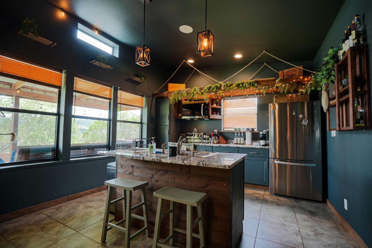 Cloud Haven in Canyon Lake - 15 miles outside Bulverde. Dog friendly - Photo 9