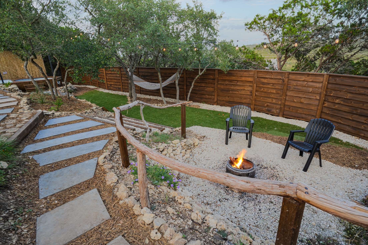 Cloud Haven in Canyon Lake - 15 miles outside Bulverde. Dog friendly - Photo 2