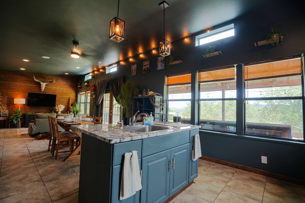 Cloud Haven in Canyon Lake - 15 miles outside Bulverde. Dog friendly - Photo 10