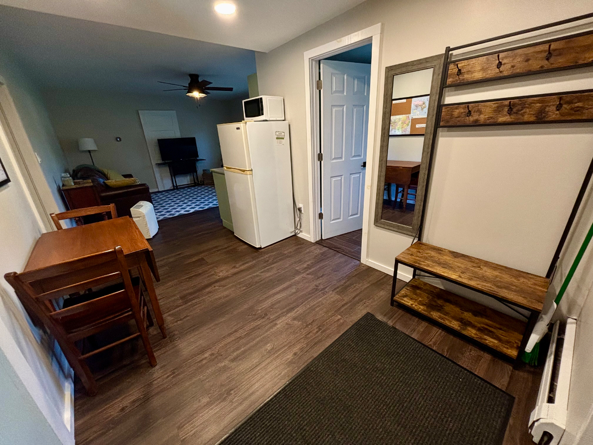 Private apartment in historic Vermont house - Photo 3