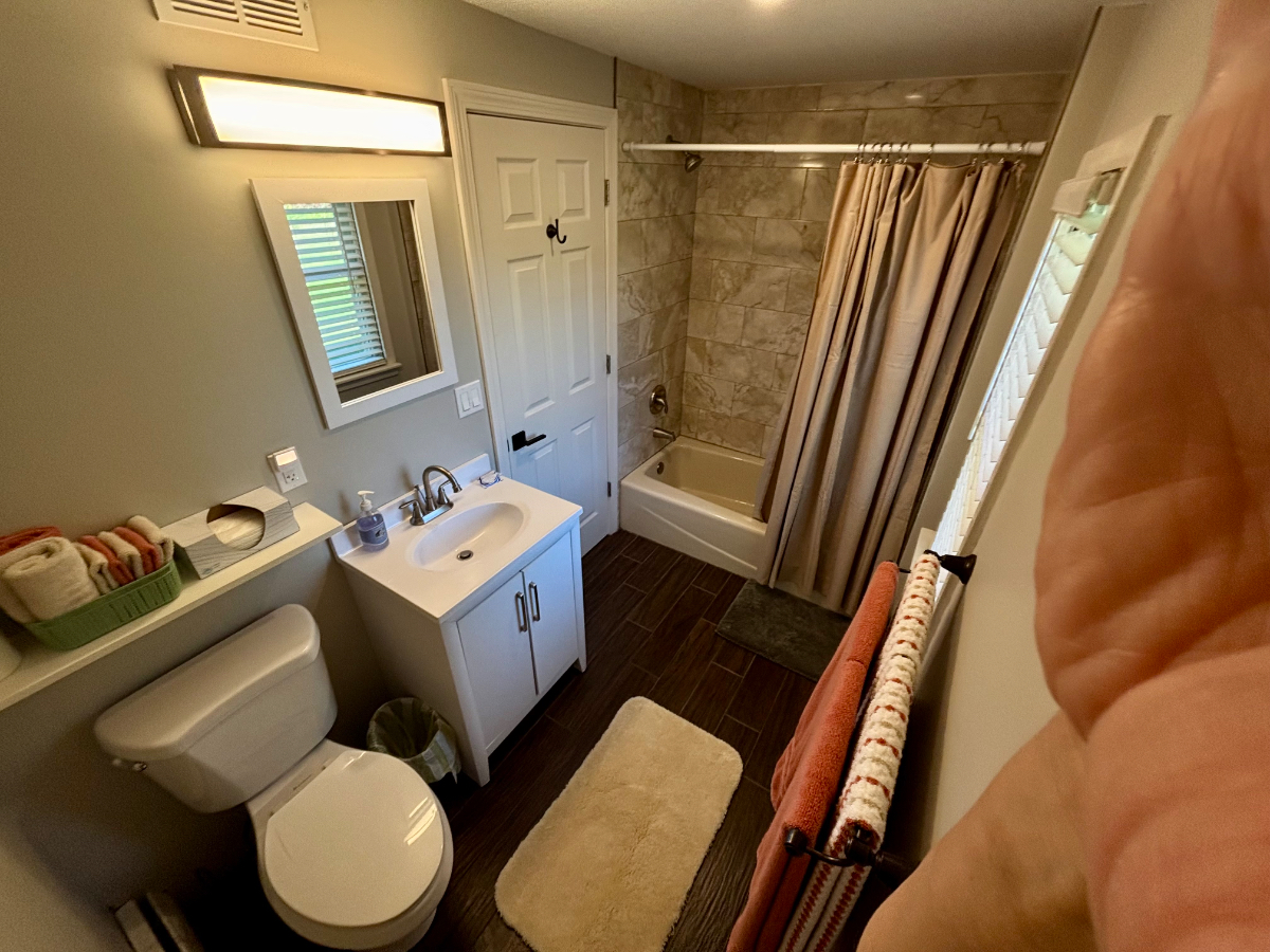 Private apartment in historic Vermont house - Photo 5