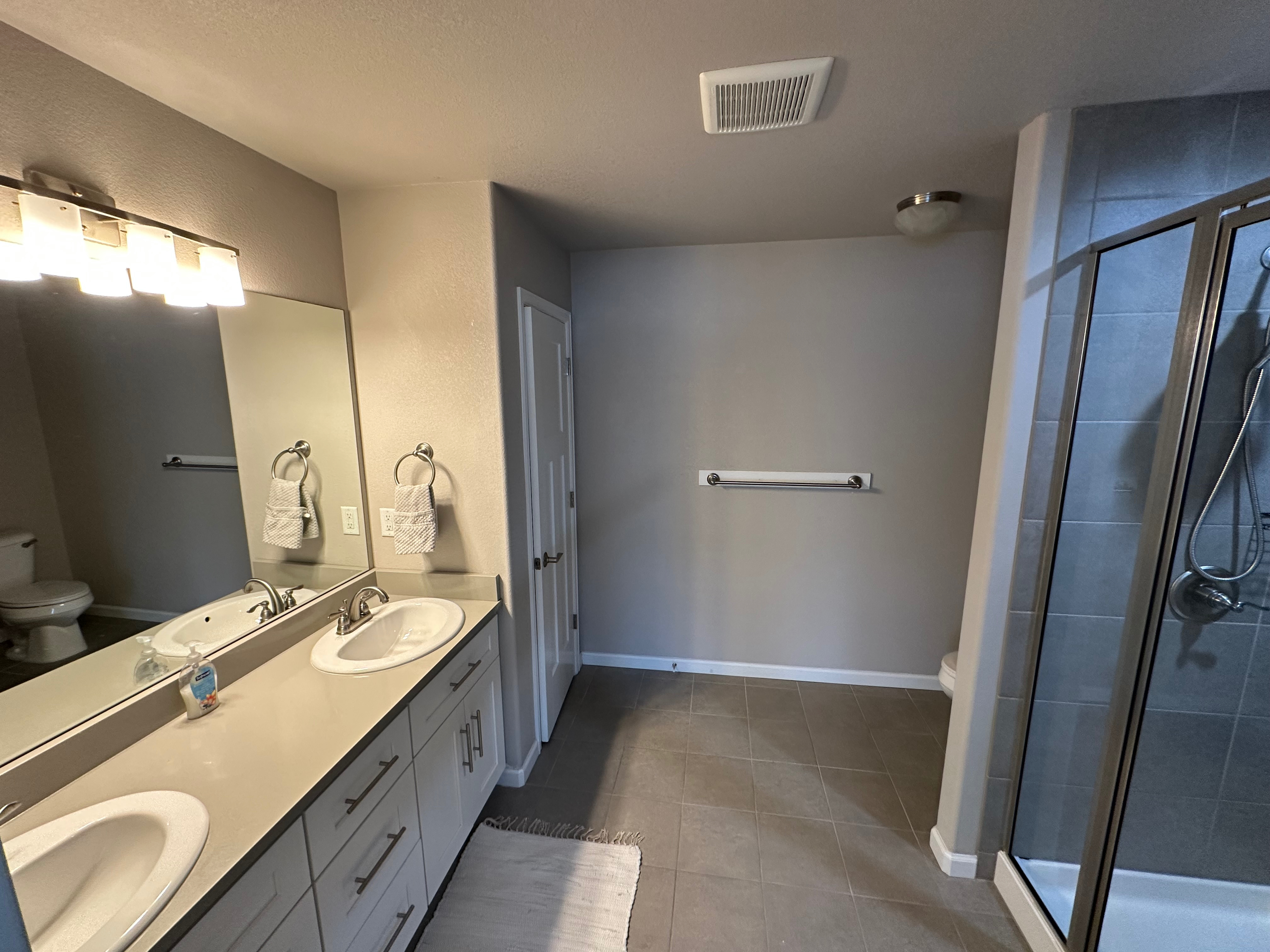 Luxurious Pointe Townhouse - Photo 7
