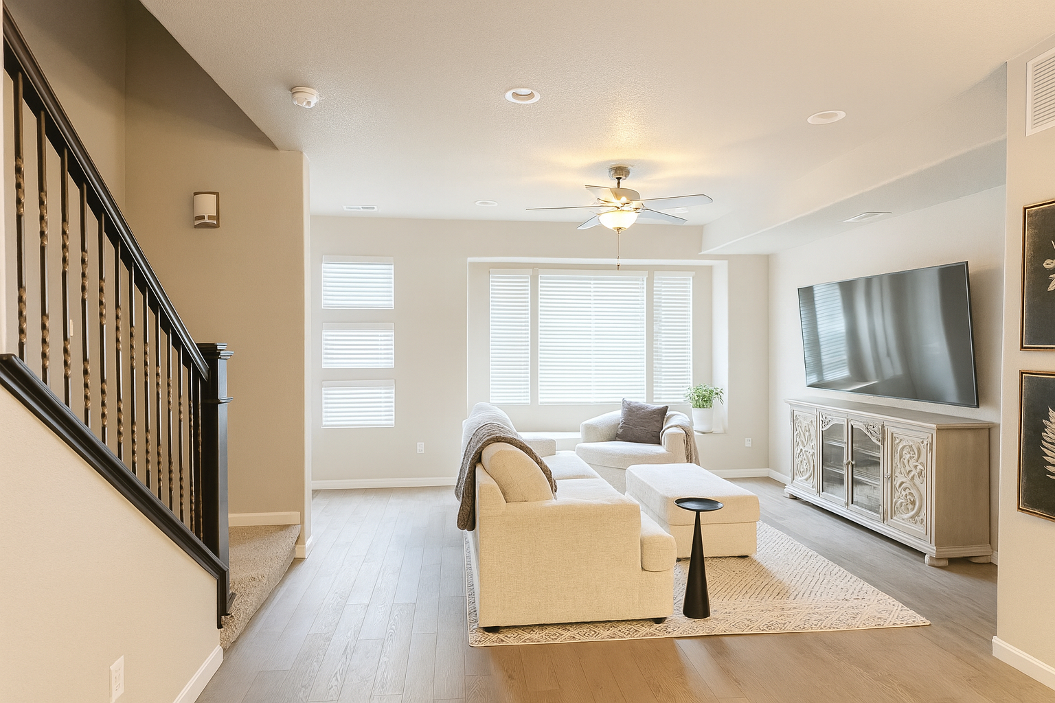 Luxurious Pointe Townhouse - Photo 6