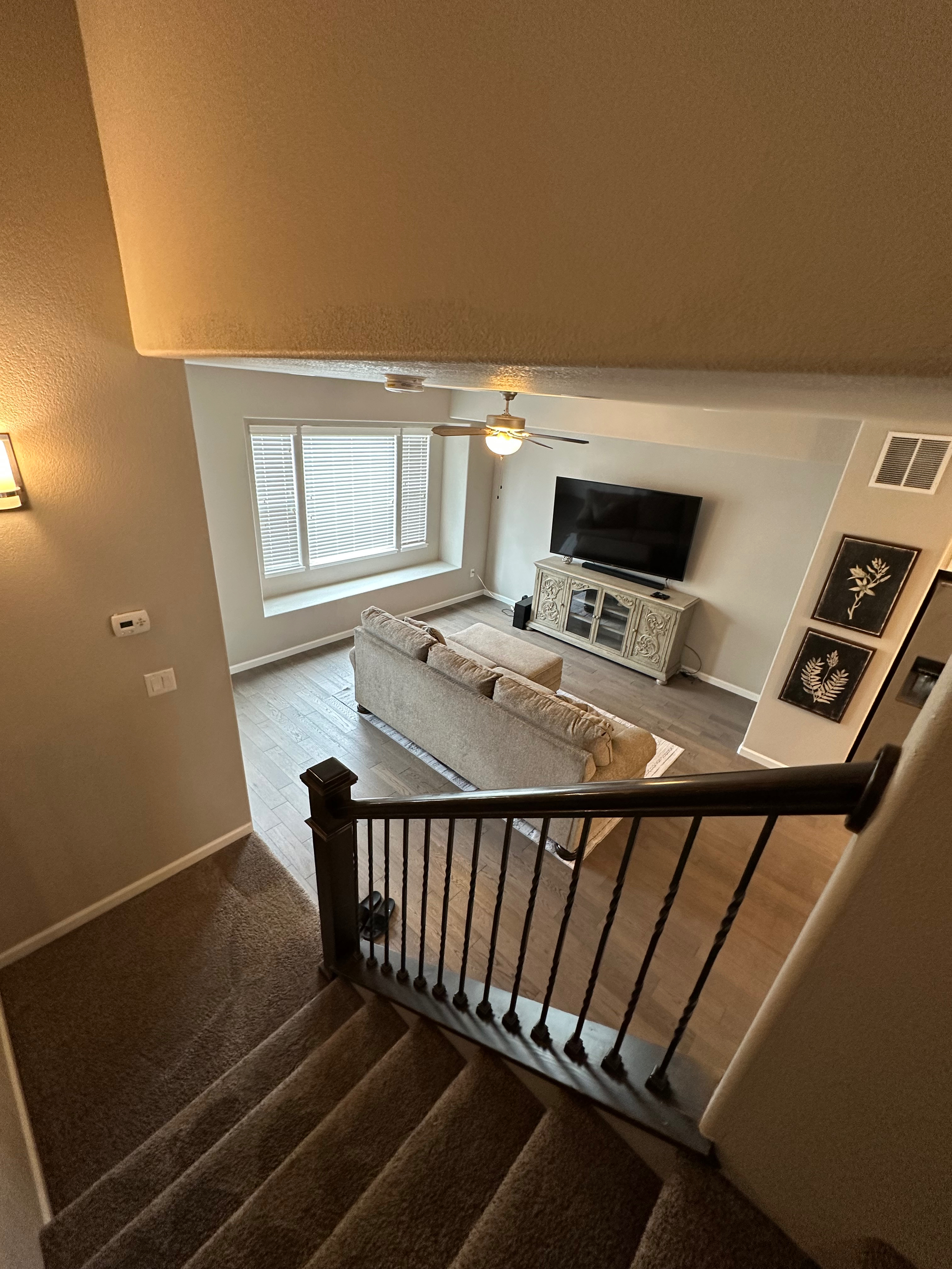Luxurious Pointe Townhouse - Photo 9