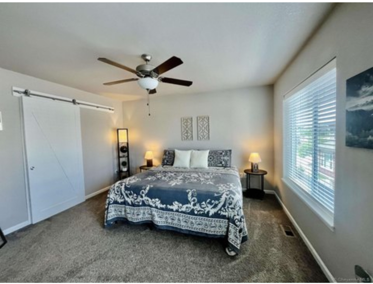 Luxurious Pointe Townhouse - Photo 4