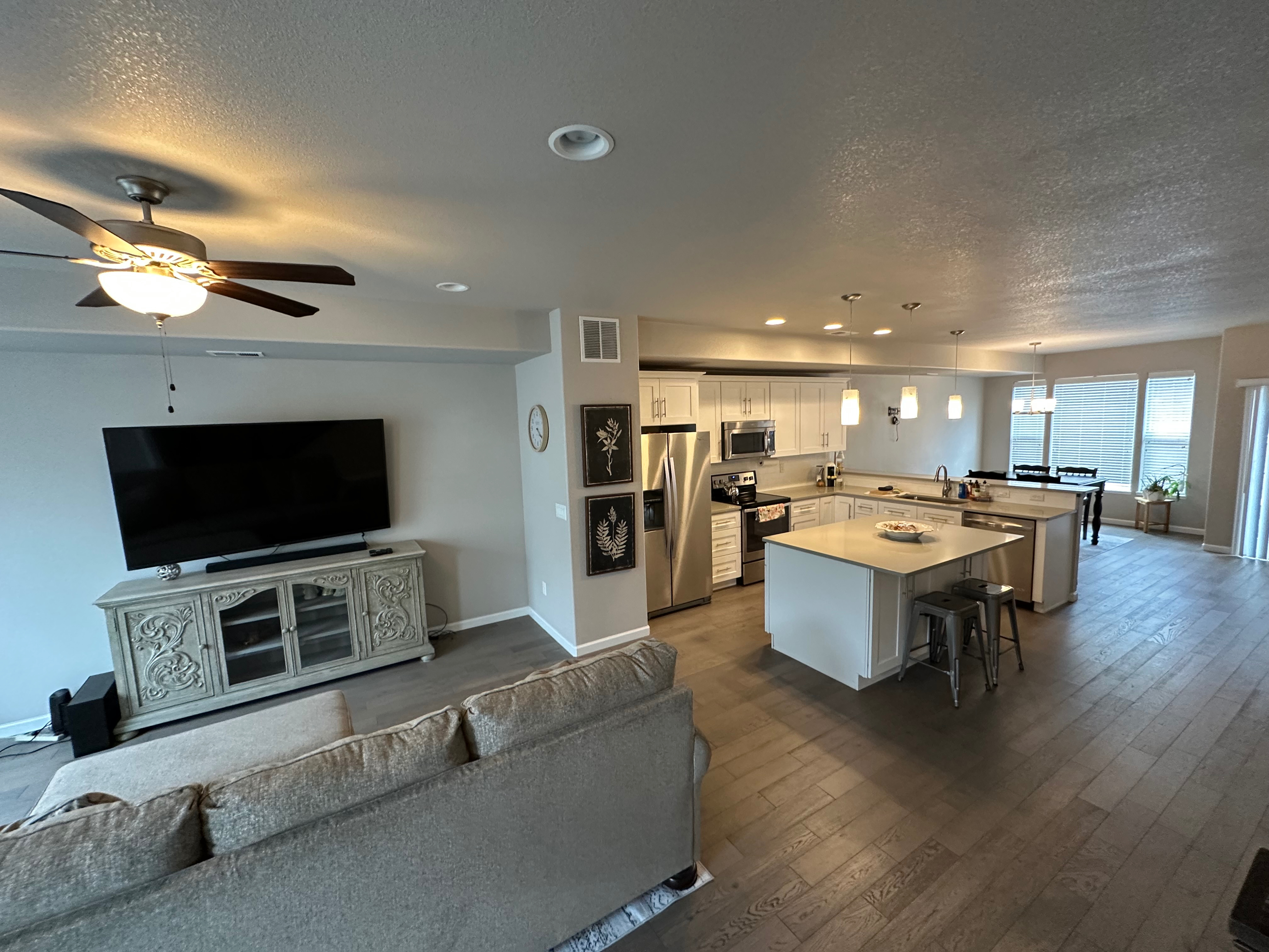 Luxurious Pointe Townhouse - Photo 10