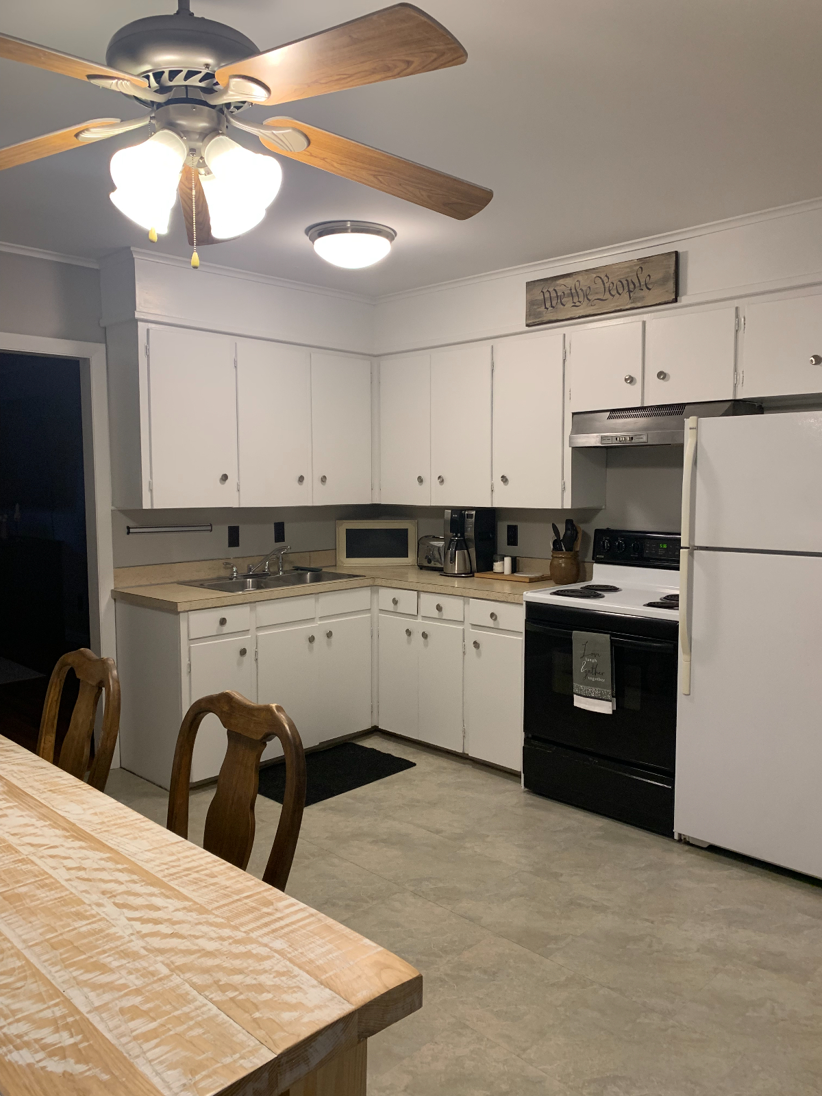 Charming 2-Bed Retreat Near Lake Willoughby & Ski Resorts - Photo 5