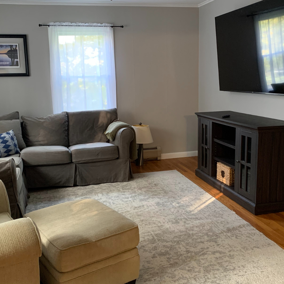 Charming 2-Bed Retreat Near Lake Willoughby & Ski Resorts - Photo 4