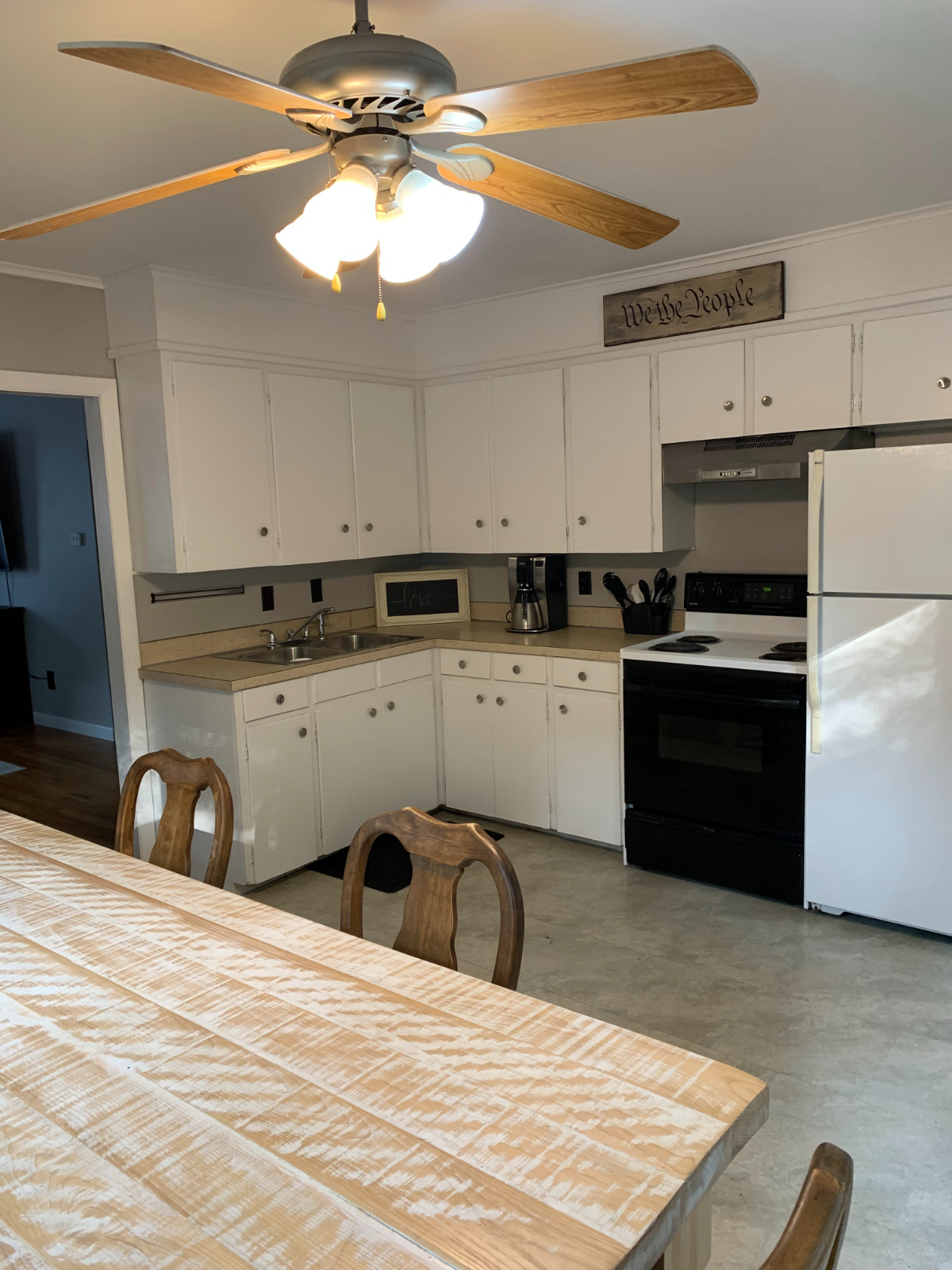 Charming 2-Bed Retreat Near Lake Willoughby & Ski Resorts - Photo 6