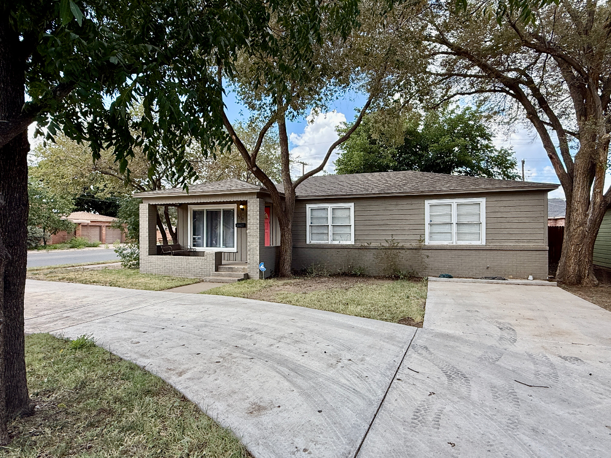 Great location in Medical District Near TTU - Photo 11