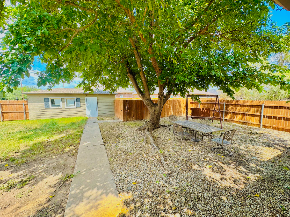 Great location in Medical District Near TTU - Photo 12