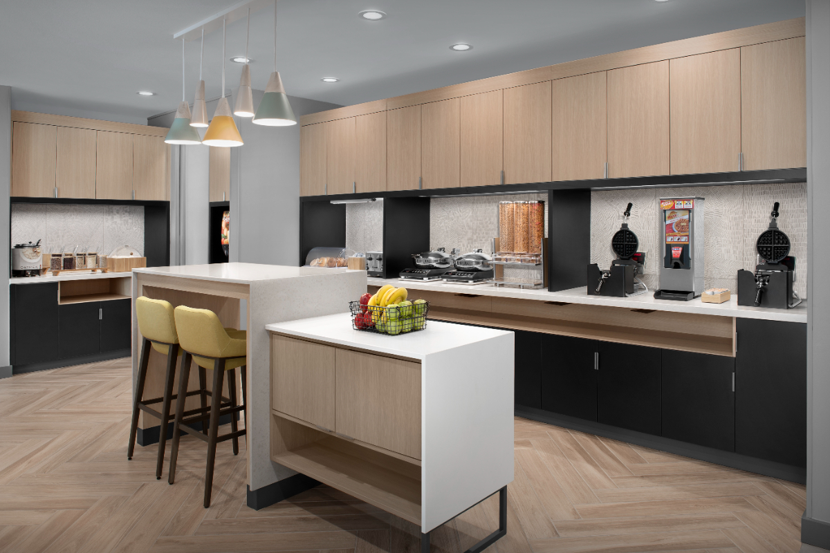 Modern King Studio with Full Kitchen & Workspace - Photo 9