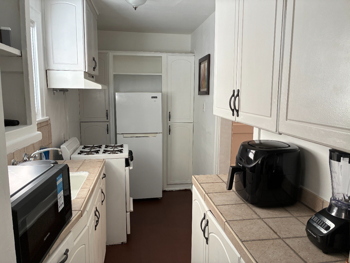 Private Silver Lake/Virgil Village Cottage With Fenced-in Patio, Utilities Included, and Pet-Friendly - Photo 2